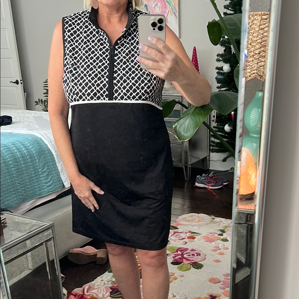 Elegant Black and White Sleeveless Dress